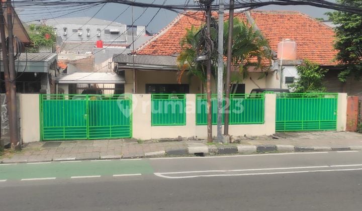 Rumah lama di daerah Pejompongan, Jakarta Pusat