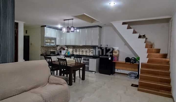 Rumah Bagus Semi Furnished SHM Pejompongan, Jakarta Pusat