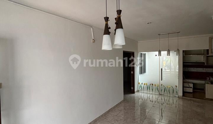 Dijual Rumah 2 Lantai 3 Kamar Tidur SHM di Emerald Sektor 9 Bintaro