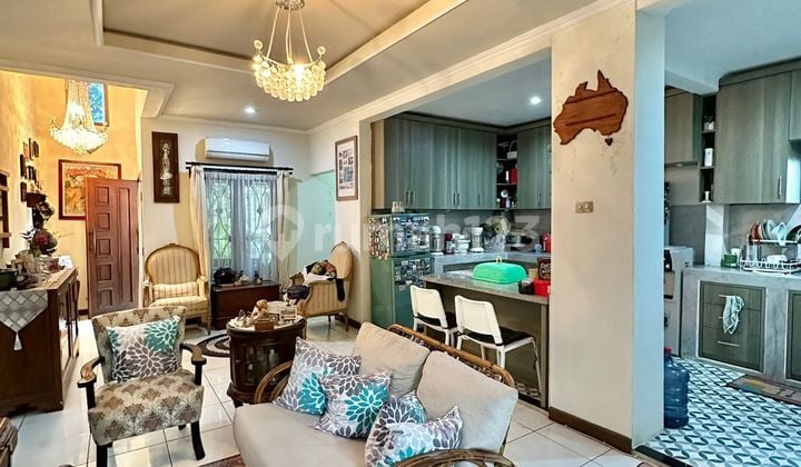 Rumah 2 Lantai Bagus Semi Furnished SHM di Sektor 5, Bintaro