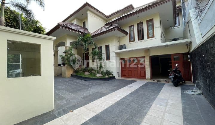 Rumah Siap Huni Asri Ada Pool Di Daerah Kebayoran Baru Jakarta Selatan