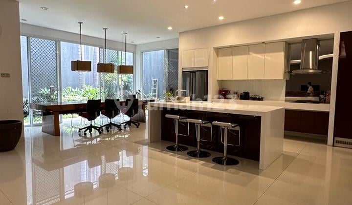 Dijual Rumah Mewah Dua Lantai Kota Baru Parahyangan Bandung