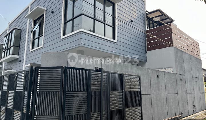 Rumah 2 Lantai Hook. Siap Huni Taman Holis Indah
