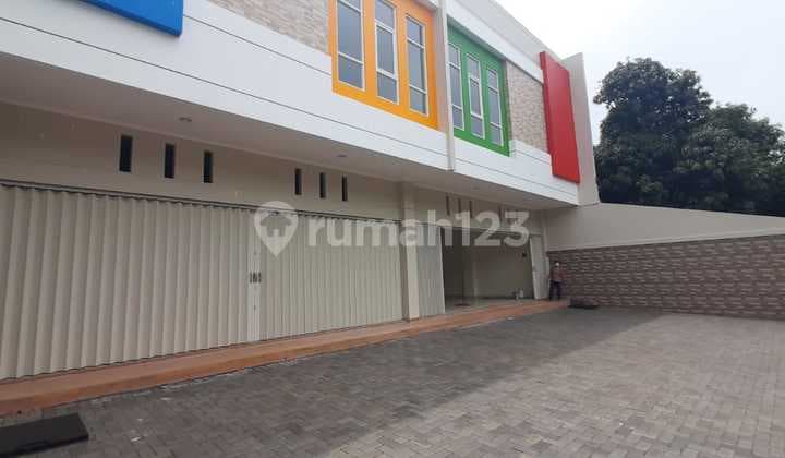 Ruko di Kyai Saleh Baru Pusat Kota Parkir Luas