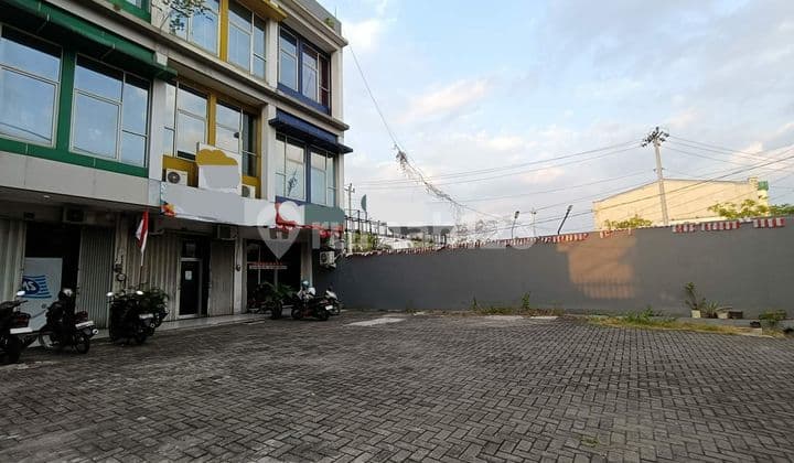 Ruko Sewa Bagus 3 lantai Di Majapahit Parkir Luas
