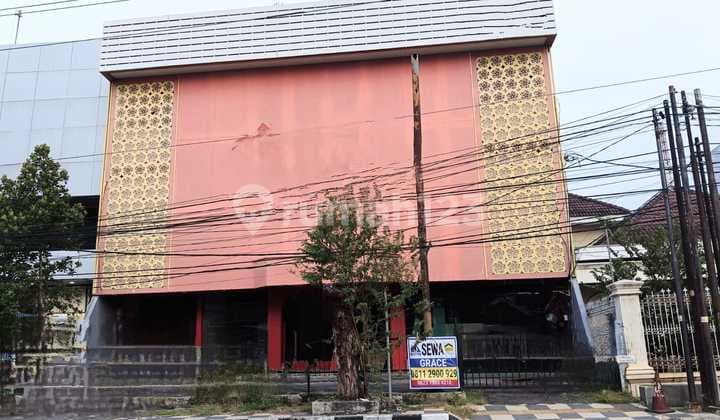 Gedung 3 Lantai Pusat Kota Bebas Banjir
