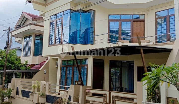 Rumah Mewah Full Furnish Dekat Undip, Semesta Tembalang