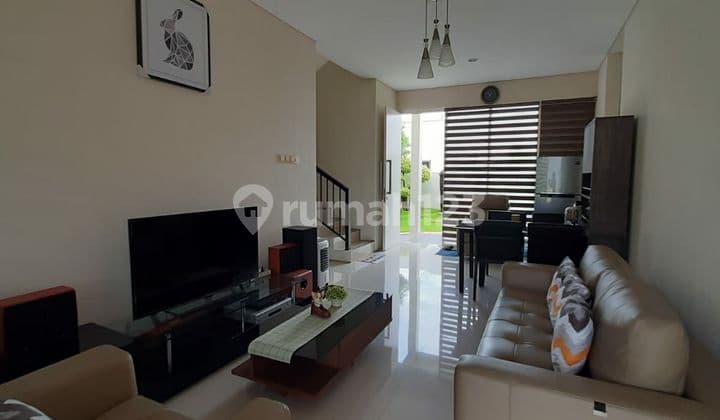 For Sale: Beautiful 2-Story House in Ivy Park