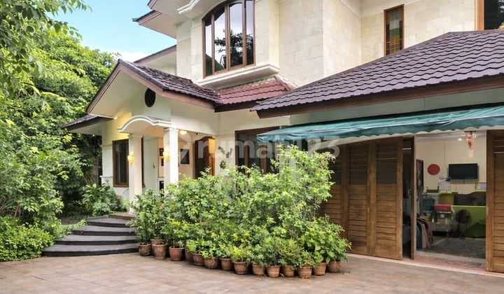 Dijual Rumah Clasik Terawat Siap Huni di Ampera Kemang