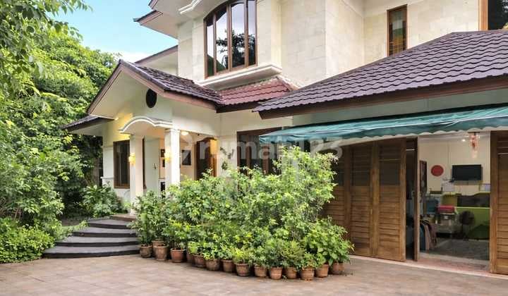 Dijual Rumah Clasik Terawat Siap Huni di Ampera Kemang