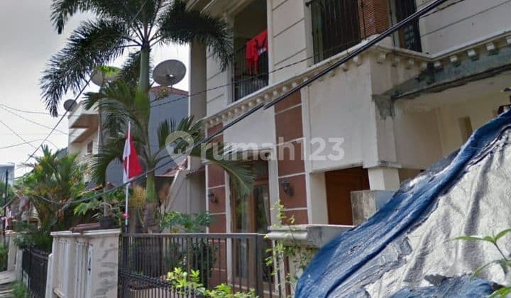 2-story house 10x15.5 in Menteng, Central Jakarta, good negotiable