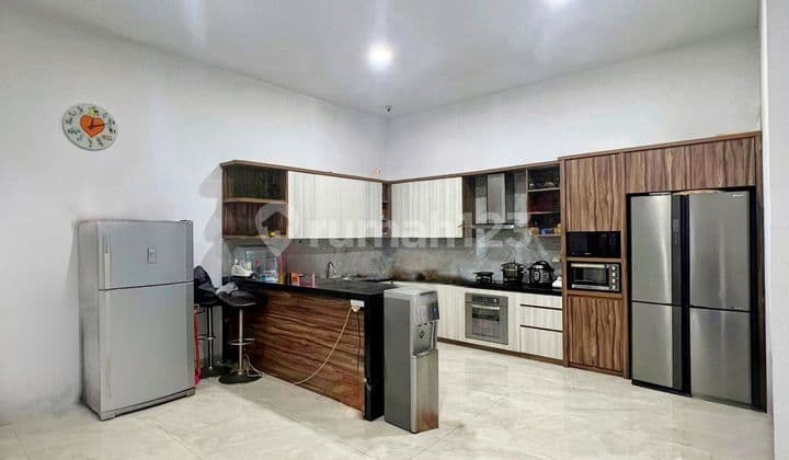 Rumah Taman Surya3 9X20 31/2 Lt Rooftop Bagus bisa Nego SHM.