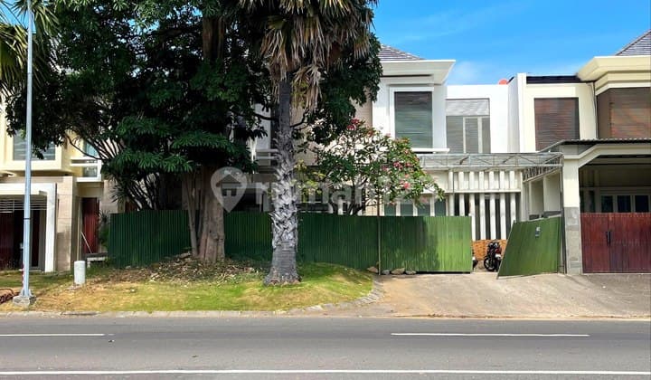 Palm Beach House, Pakuwon City Strategic Ready to Live Fully Furnished