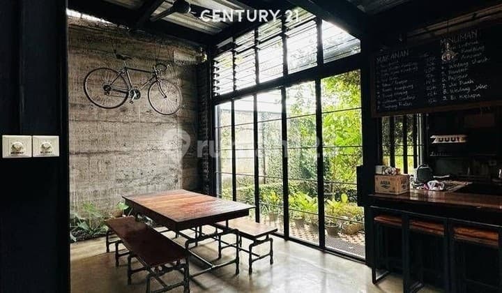 Modern Industrial House in Emerald District Om 16394