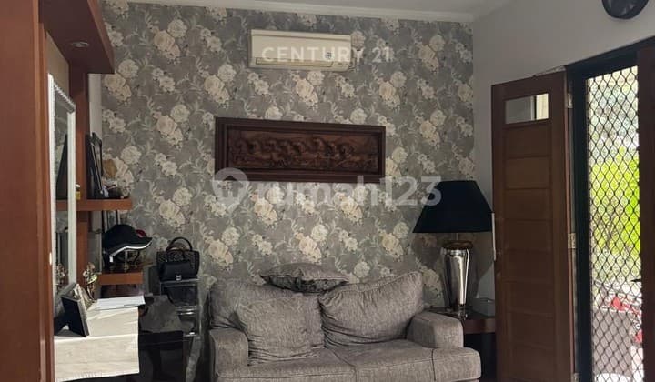 Rumah 2 Lantai Semi Furnished di Emerald Sektor 7 Bintaro Jaya