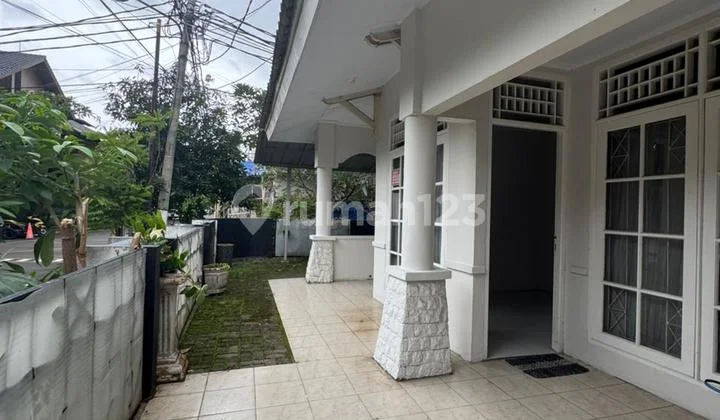 Disewakan Rumah Pojok Luas Sektor 9 Bintaro