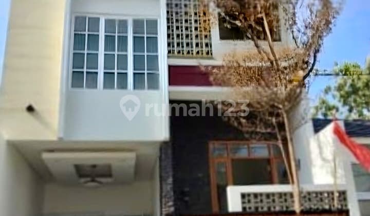 Great House with Rooftop Near Bintaro Sector 9 Station