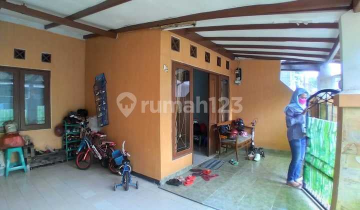 Rumah dalam kompleks, 1 km dari stasiun Pondok Ranji Extension.