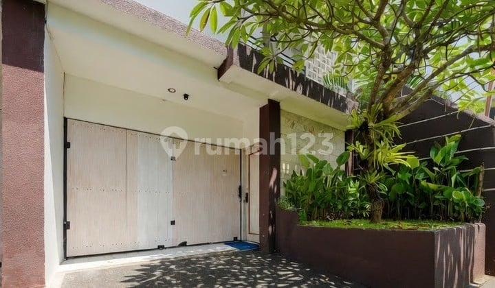 For Rent: Villa on Jalan Pengiyasan, South Denpasar, Fully Furnished