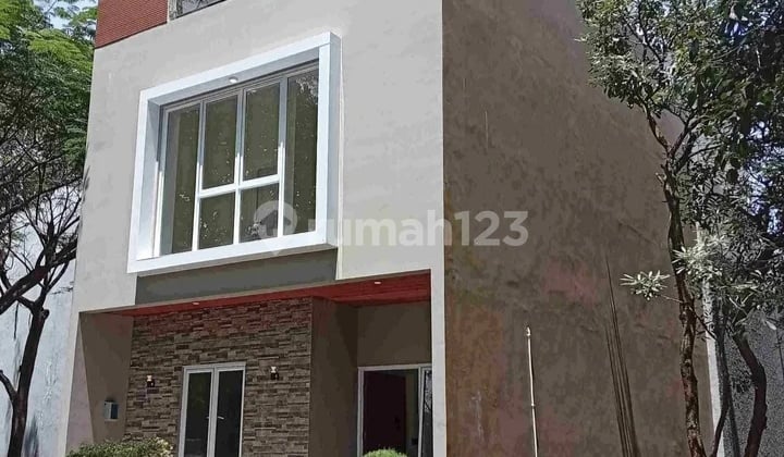 Rumah Hoek 2.4 M Nego Greenwich Bsd City Bangunan Baru di Atas Kavling Parkiran Luas Hadap Taman