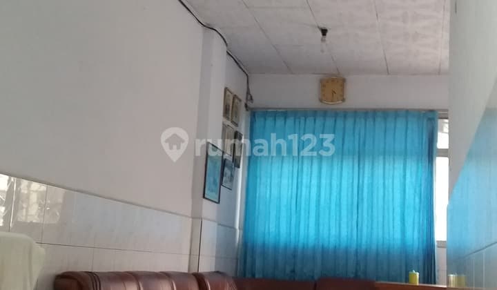 Near Transportation Access, Shophouse