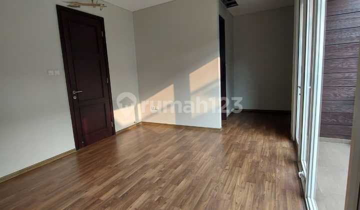 Unfurnished 3 bedrooms townhouse 3 lantai kemang for rent