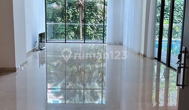 Semifurnished 4 Bedrooms Pakubuwono House Kebayoran For Sale