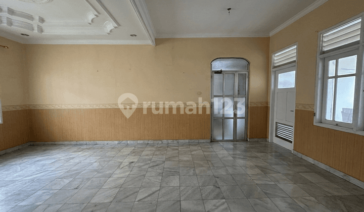 Murah Rumah Hadap Timur 570M2 di Kebayoran Lama Jakarta Selatan