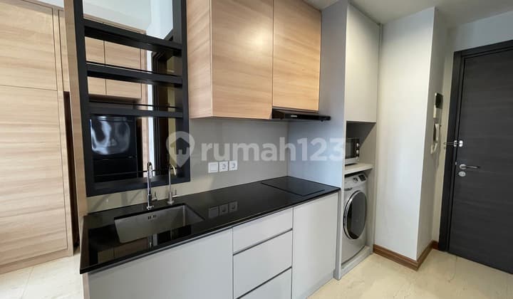 Furnished 2-bedroom Sudirman Hill apartment in Tanah Abang for sale