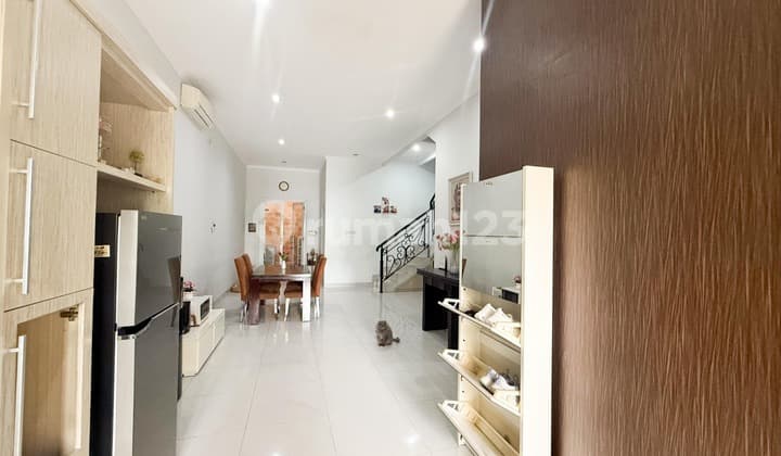 Furnished 4 bedrooms house cempaka putih for sale