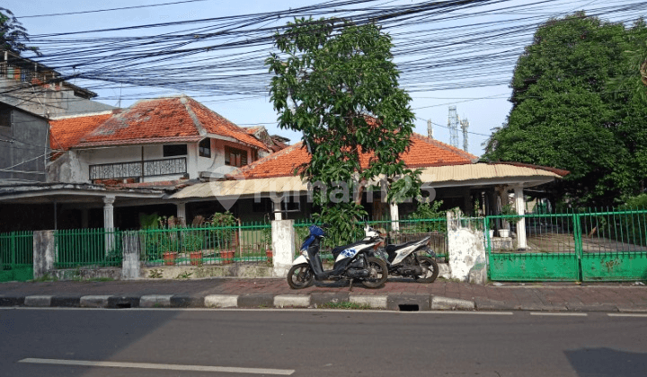 RUMAH TUA HITUNG TANAH DI KRAMAT JAKARTA PUSAT