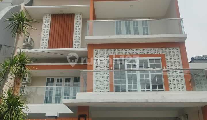 RUMAH DI TAMAN GRISENDA JAKARTA UTARA