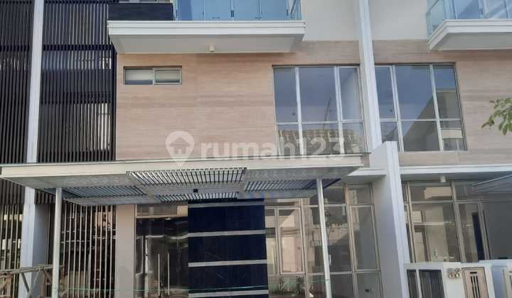 DIJUAL RUMAH MEWAH 3 LANTAI DI GOLF ISLAND PIK