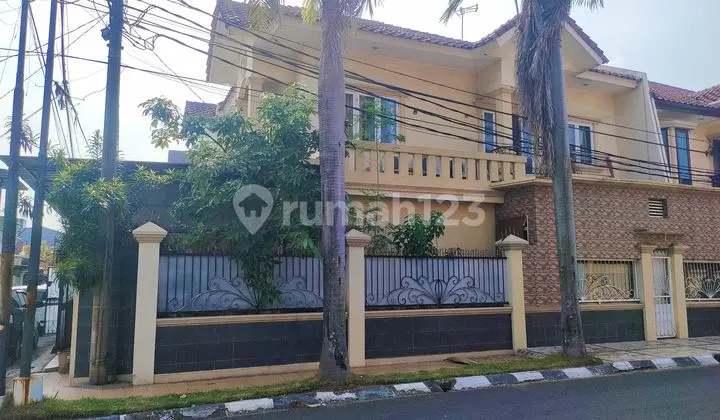 Quick Sale House 2 1/4 Floors Hook Position in Citra 5, West Jakarta