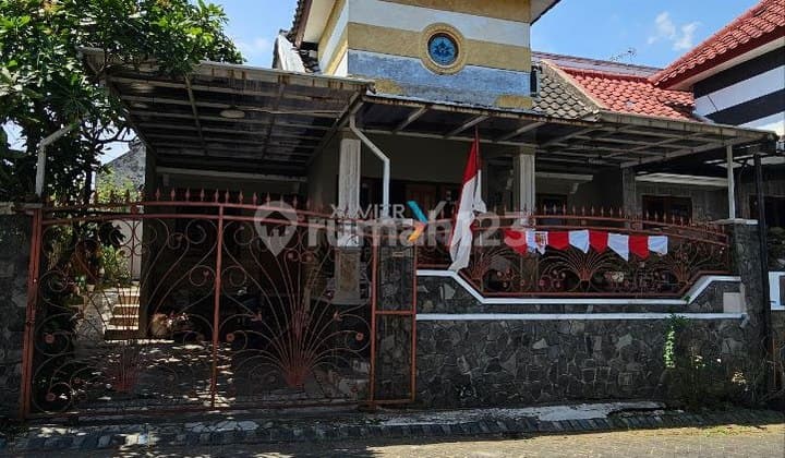 Hook House in the Ikan Ikan Street Area, Tunjungsekar Lowokwaru Malang.