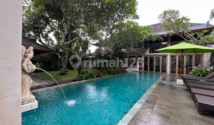 Balinese Luxury Villa 4Br - Seminyak, Bali Hanya 1Km Km Dari Pantai | Lokasi Prima untuk Hunian & Investasi Rental