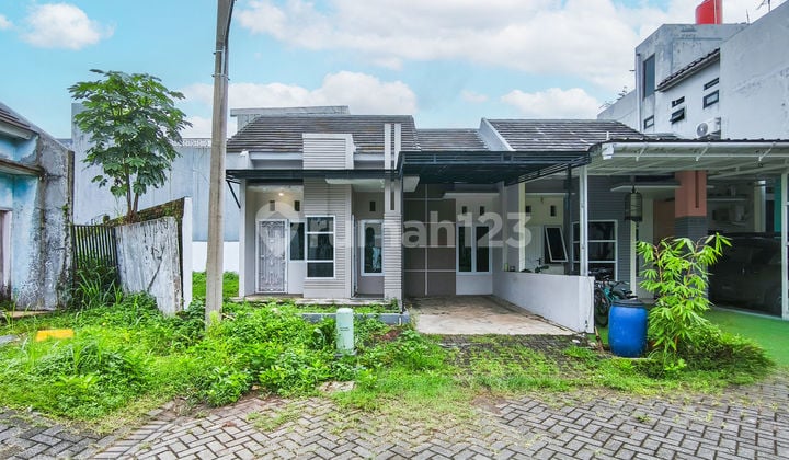 Spacious, Strategic House 15 Minutes to Cibinong Terminal Flood-Free J15920