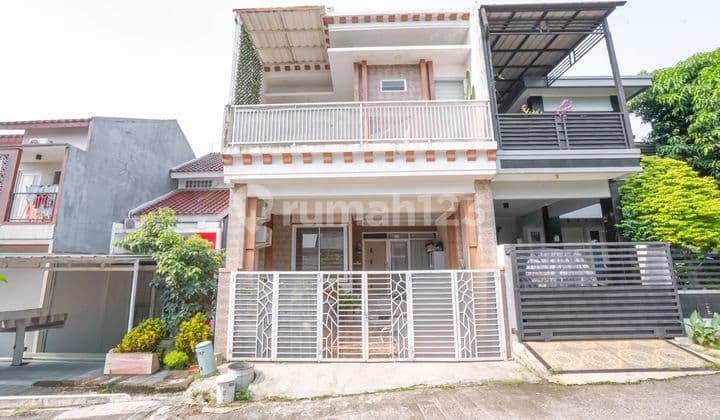 Freehold House, 180 sqm Land, South Facing, 5 Minutes to Citra Medika Hospital Depok J-47959