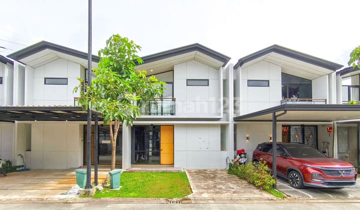 2-Storey House Ready to Live 10 Minutes to Tangerang 2 Toll Gate North Facing J41797