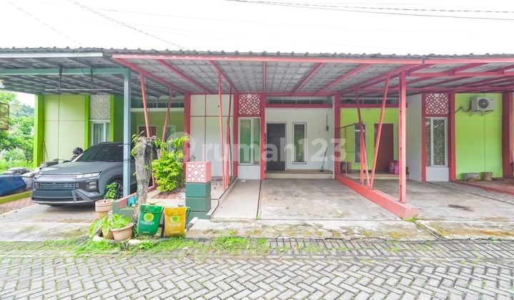 Rumah Luas 10 Menit ke Terminal Sawangan SHM Hadap Selatan J34193