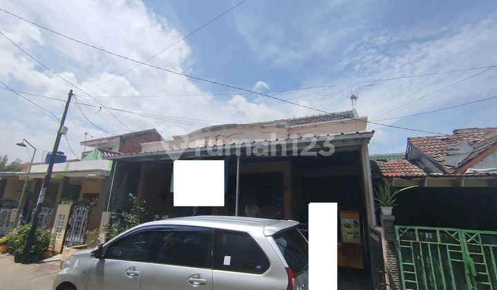 Rumah 15 Menit ke Summarecon Mall Bekasi SHM Hadap Timur J-29196