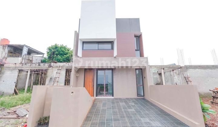Rumah SHM 2 Lt Hadap Selatan 7 Menit ke Rs Citra Medika Depok J-28423