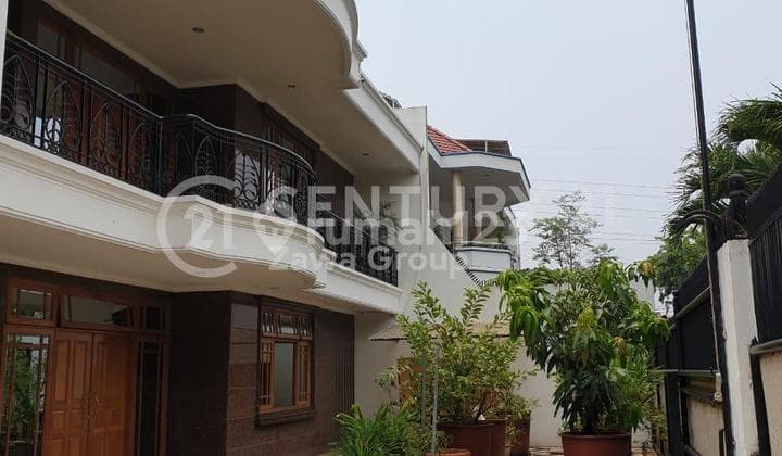 Disewakan Rumah Siap Huni Lokasi Strategis di Tomang Jakbar