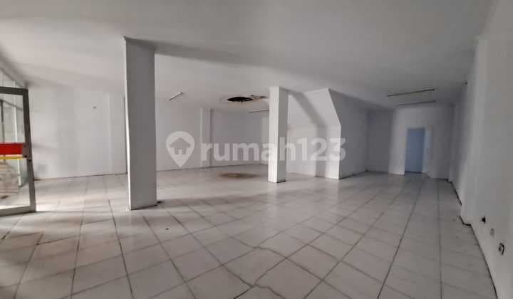 For Rent: Large Shop House Facing Kebayoran Lama Main Road, South Jakarta