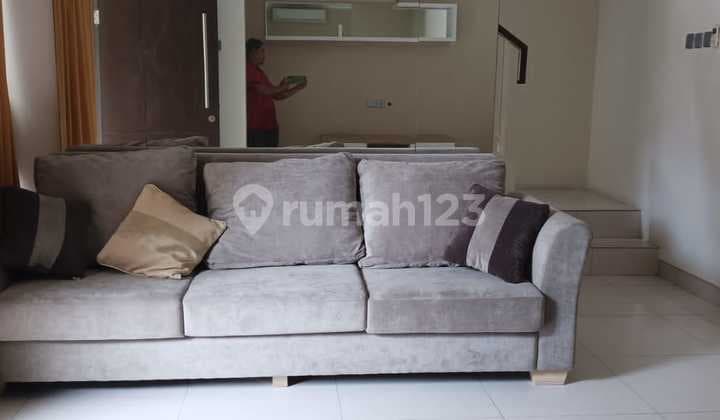 Rumah 2 lantai siap huni di Kebayoran harmoni