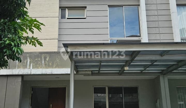 Rumah 3 Lantai di Pantai Indah Kapuk Bersih dan Nyaman