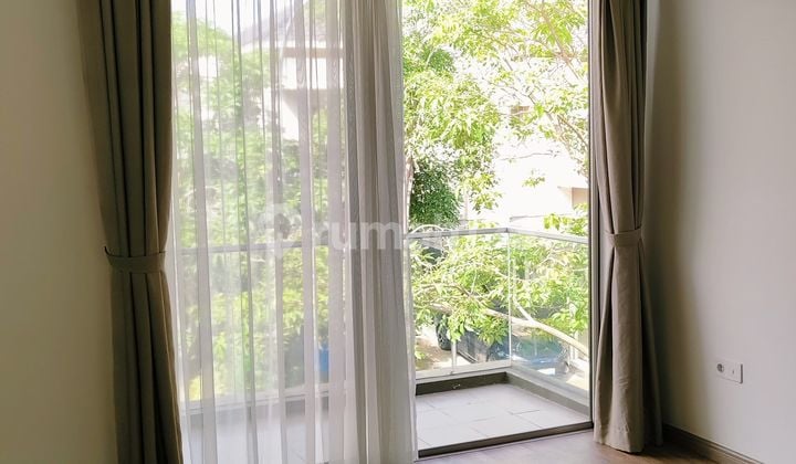Rumah 2 Lantai di Pantai Indah Kapuk Semifurnis