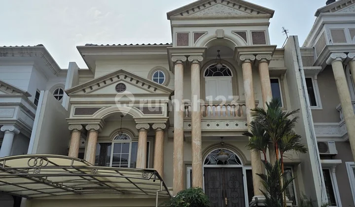 Rumah Furnish dengan Kolam Renang Dijual di Pantai Indah Kapuk