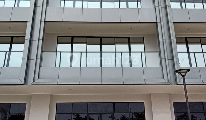 Ruko / Soho Lokasi Komersil Di Jalan Utama Pantai Indah Kapuk