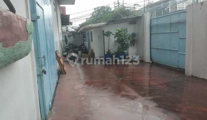 Ready-to-Use Warehouse in Grogol Petamburan, Jelambar Pesing, West Jakarta, with Freehold Title (SHM)